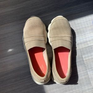 NWOT Easy Spirit Sneakers